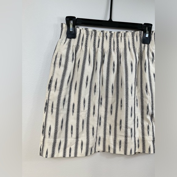 J Crew Stylish Black and White Patterned Ikat Sidewalk Cotton Skirt Size 0 - Picture 2 of 9